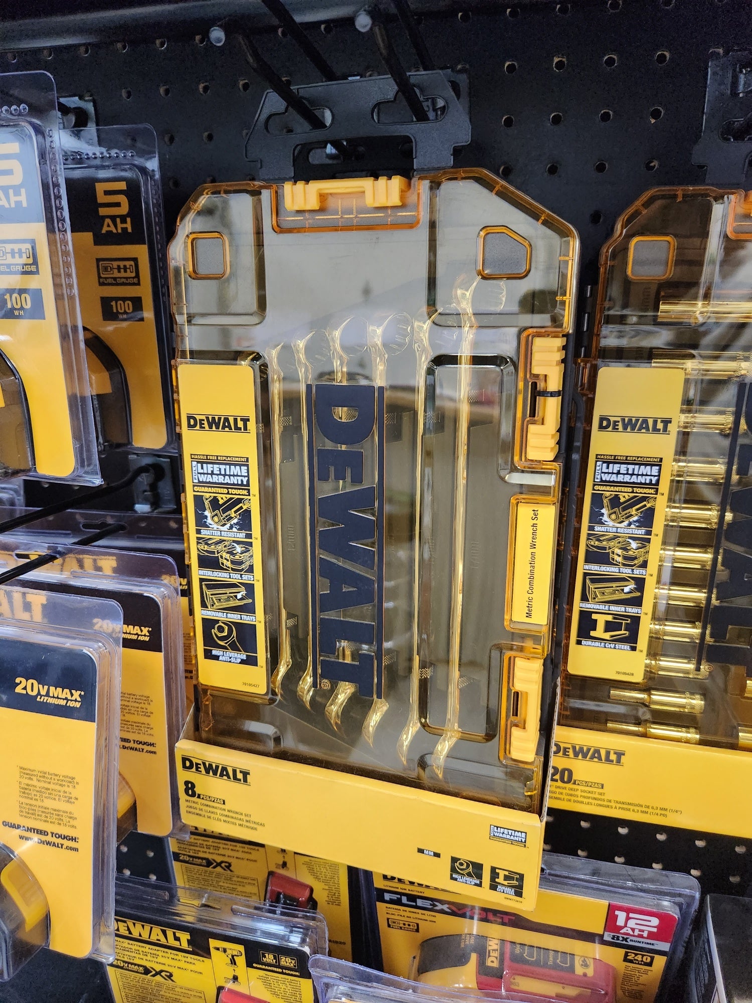 Dewalt 8 Piece Combination Metric Wrench Set -- DWMT73810