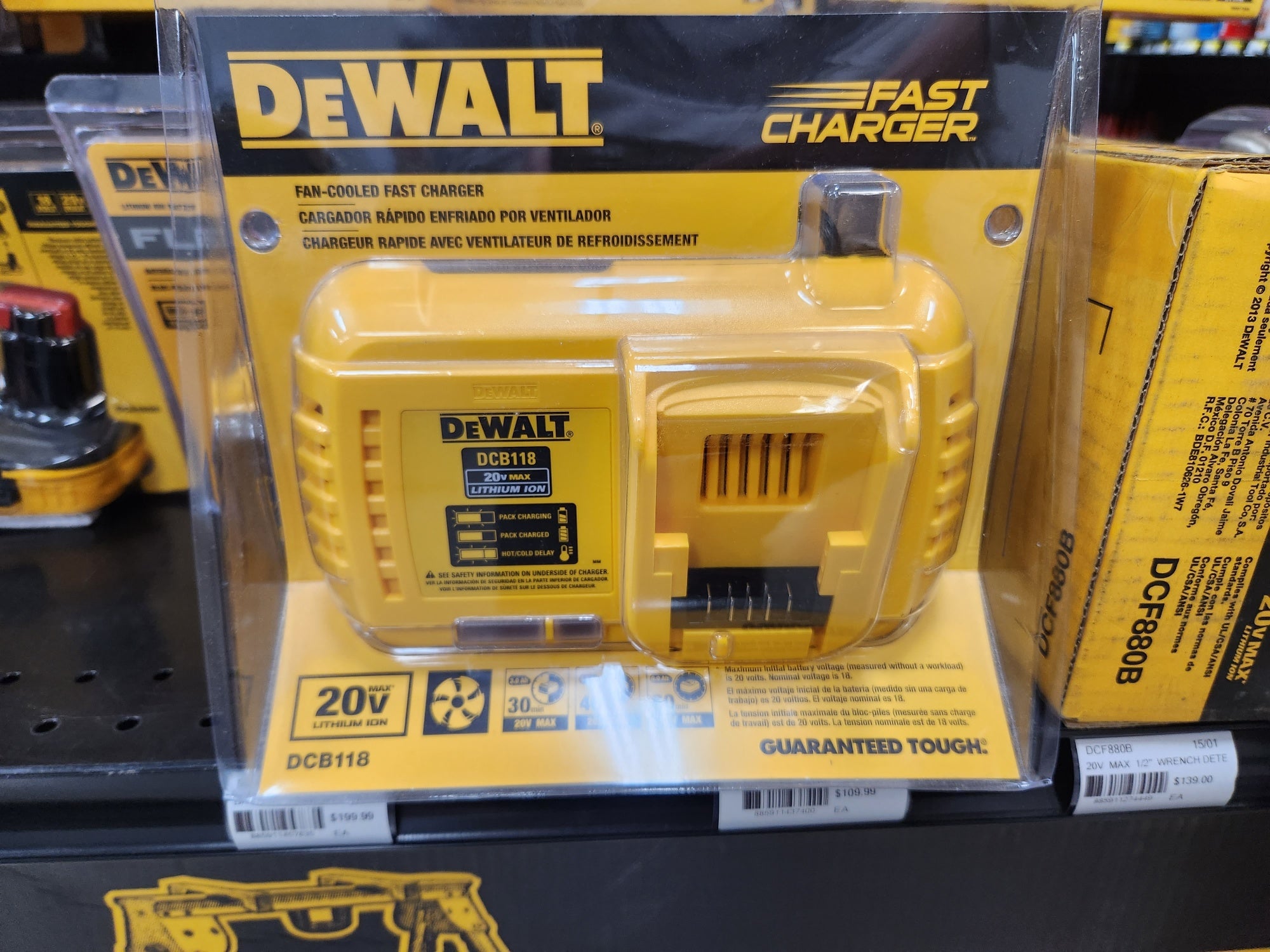 Dewalt 20V MAX*/60V MAX* 8 Amp Fast Charger -- DCB118
