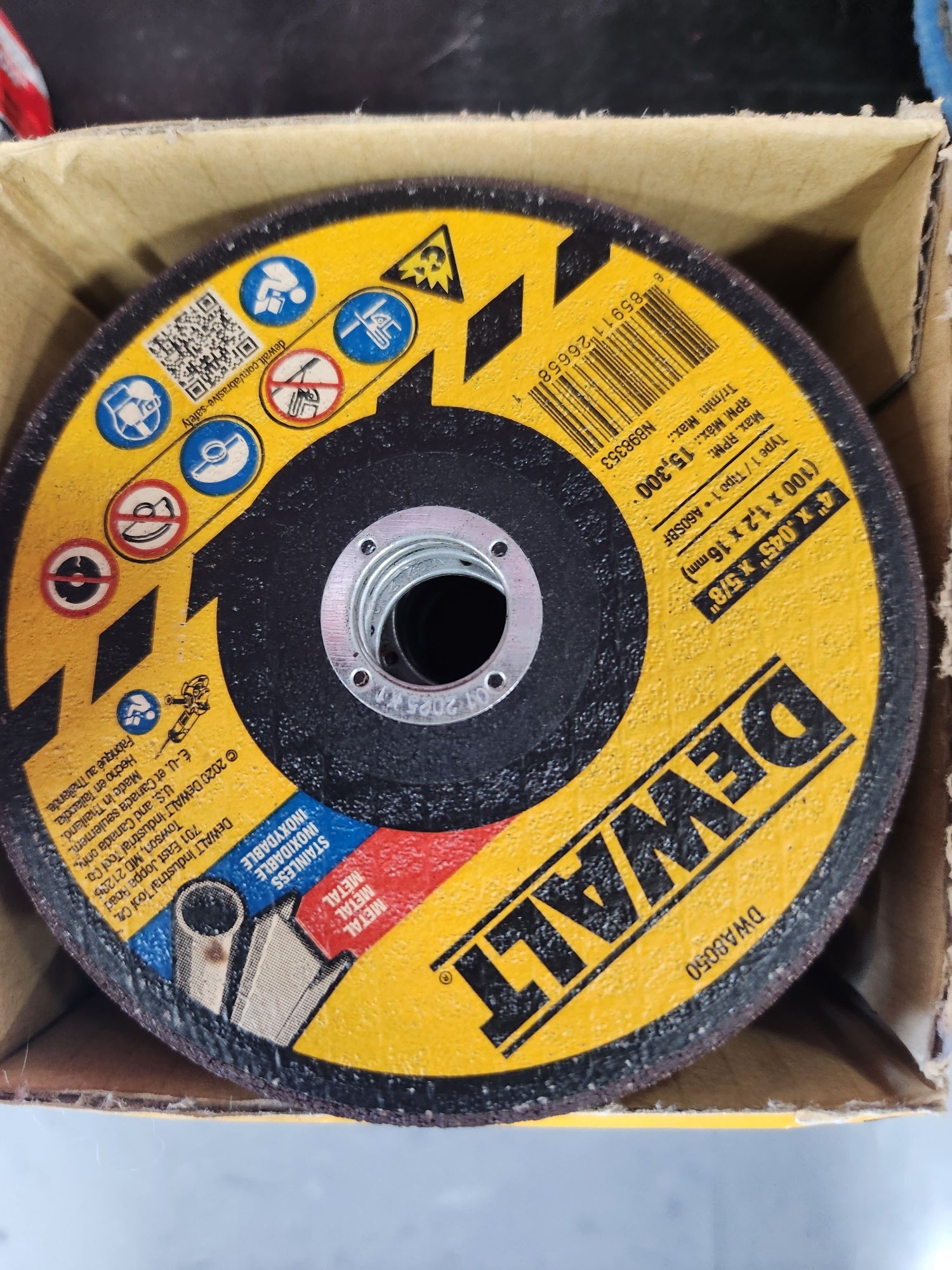 Dewalt 4 in. D X 5/8 in. Aluminum Oxide Metal Cut-Off Wheel -- DWA8050
