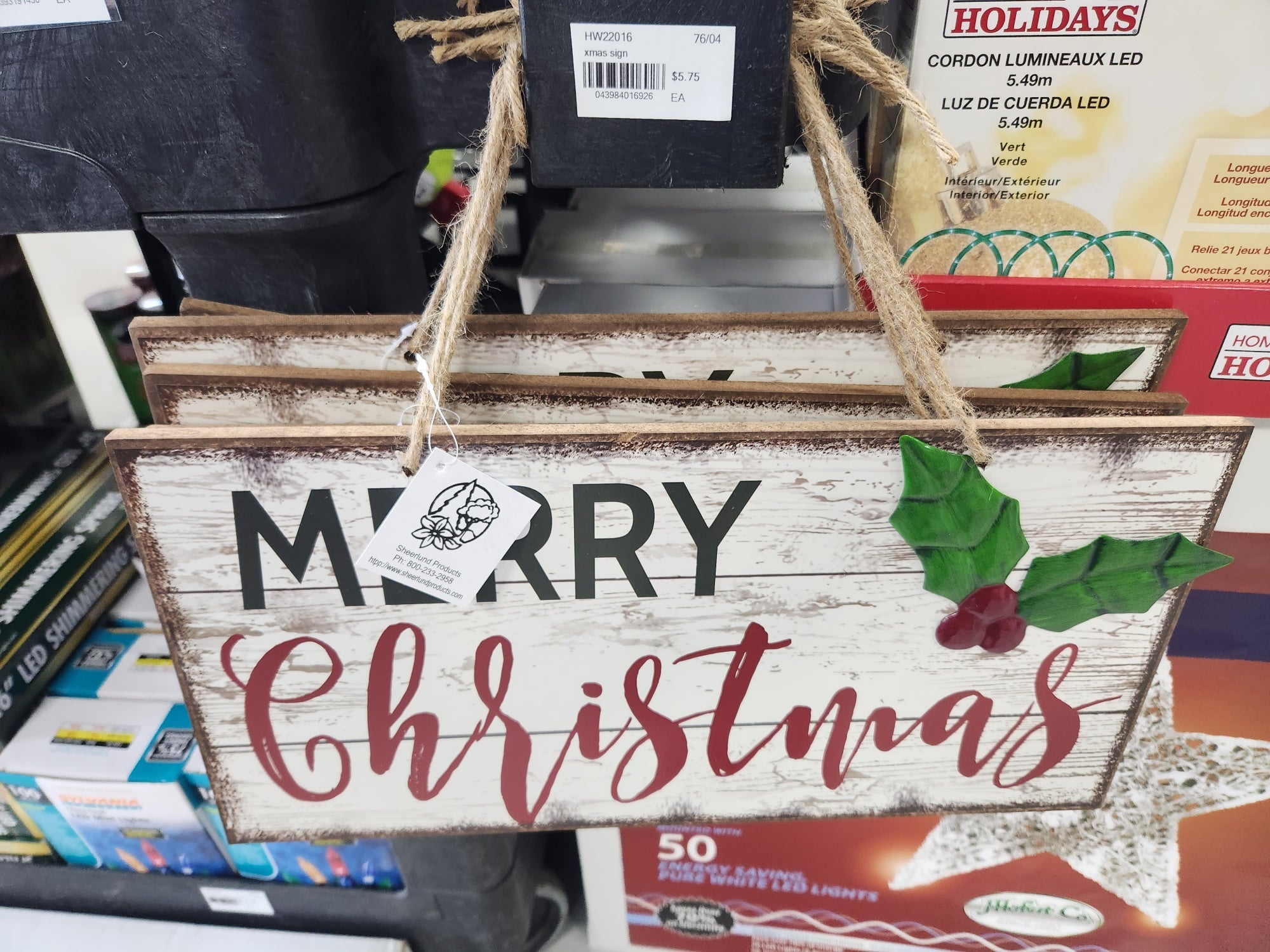 Sheerlund Products 16″ Merry Christmas Wall Plaque -- Item: HW22016