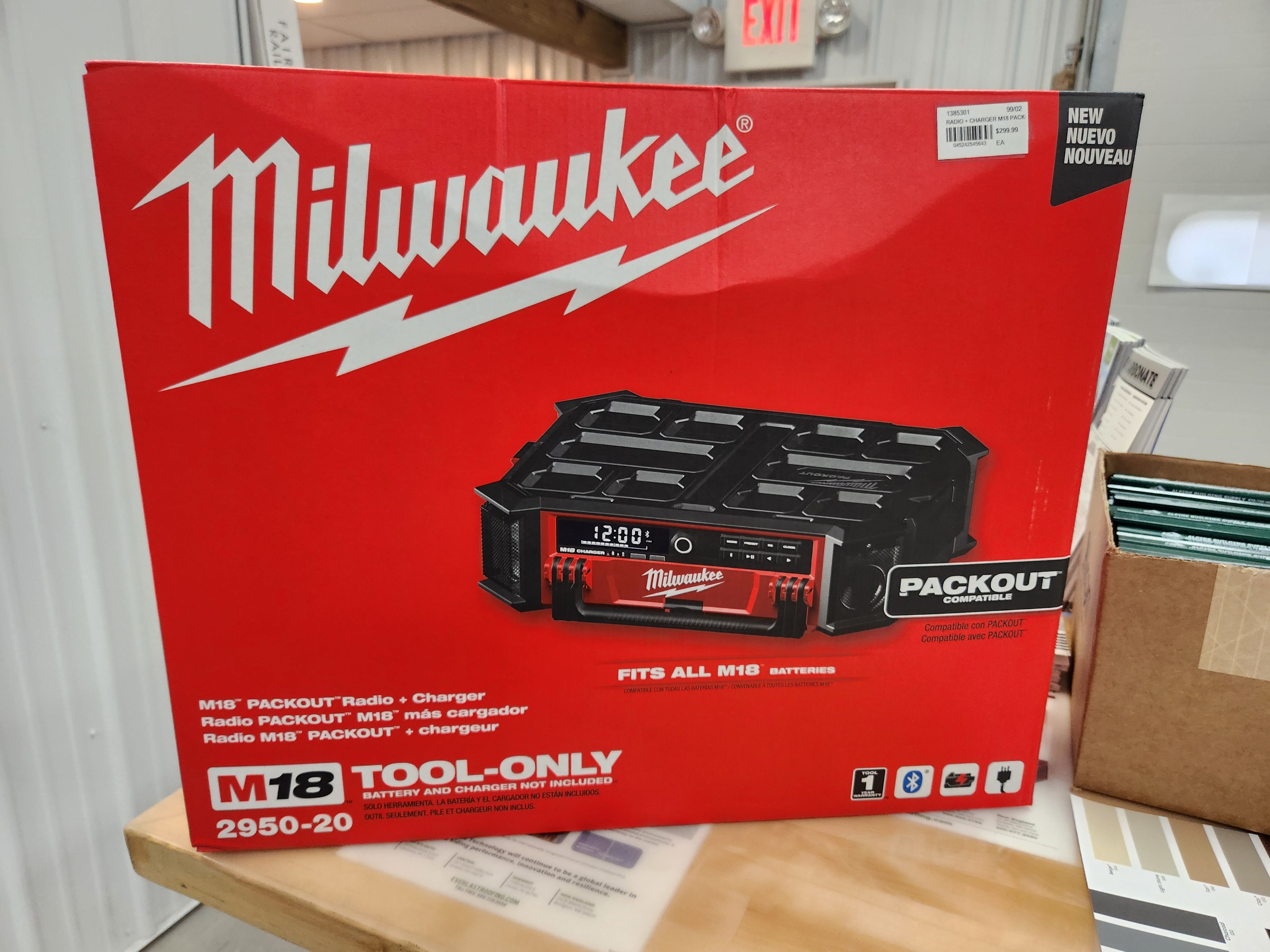 Milwaukee M18™ PACKOUT™ Radio + Charger -- 2950-20