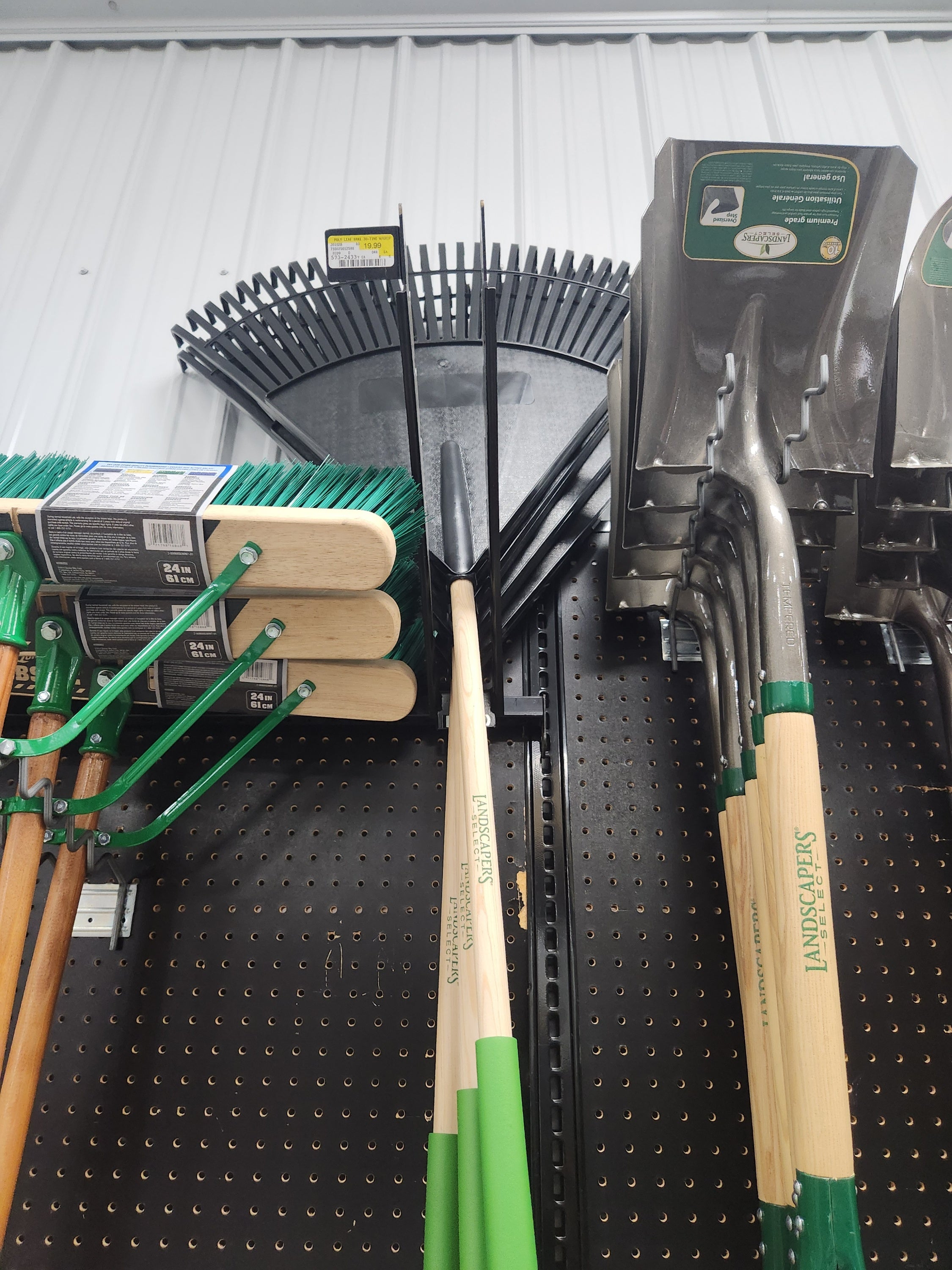 Landscapers Select 34590 Lawn/Leaf Rake, Poly Tine, 30 -Tine, Wood Handle, 48 in L Handle