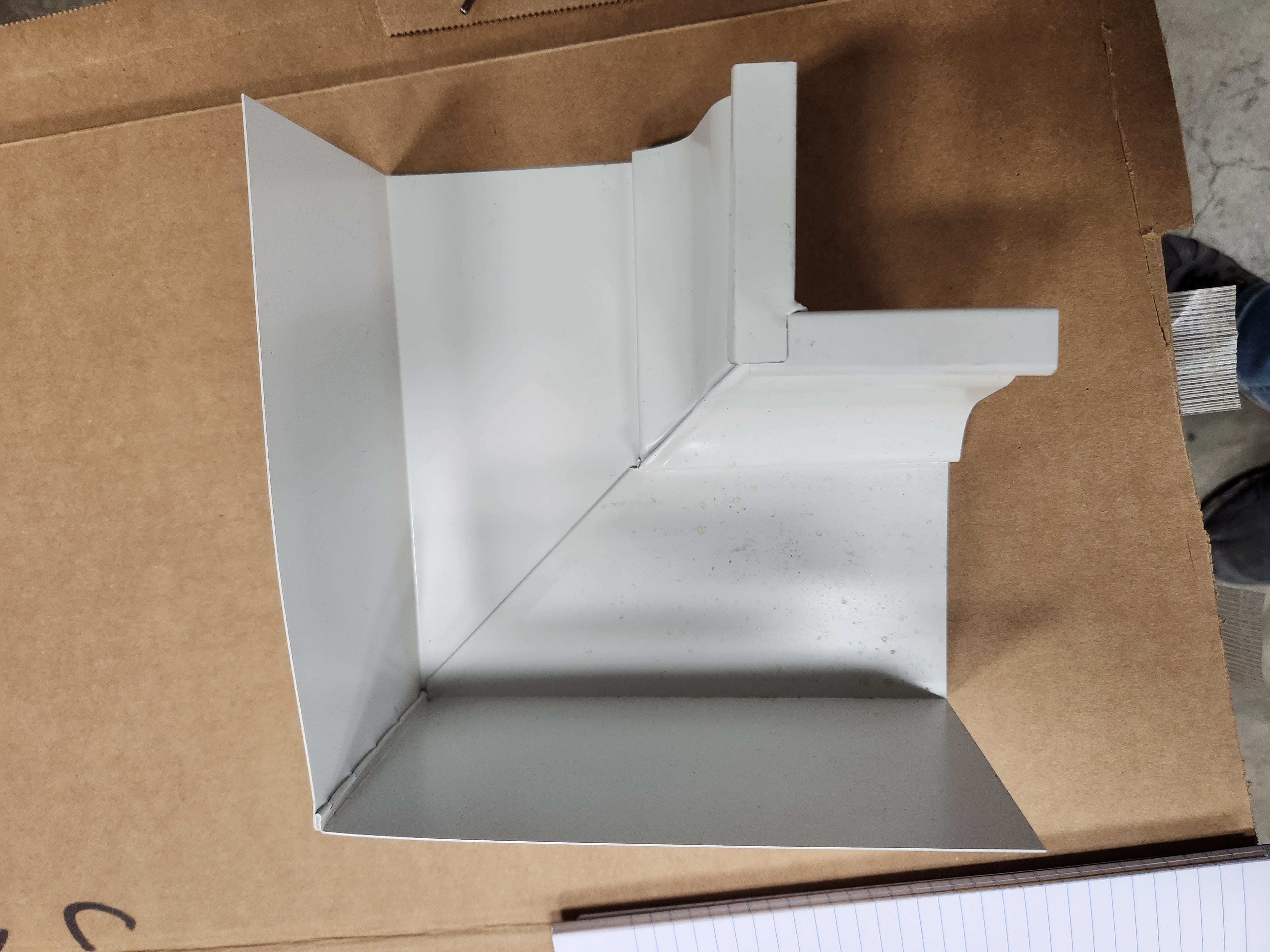 Amerimax -K Style White Aluminum Gutter Inside Miter 5" --- 27-001