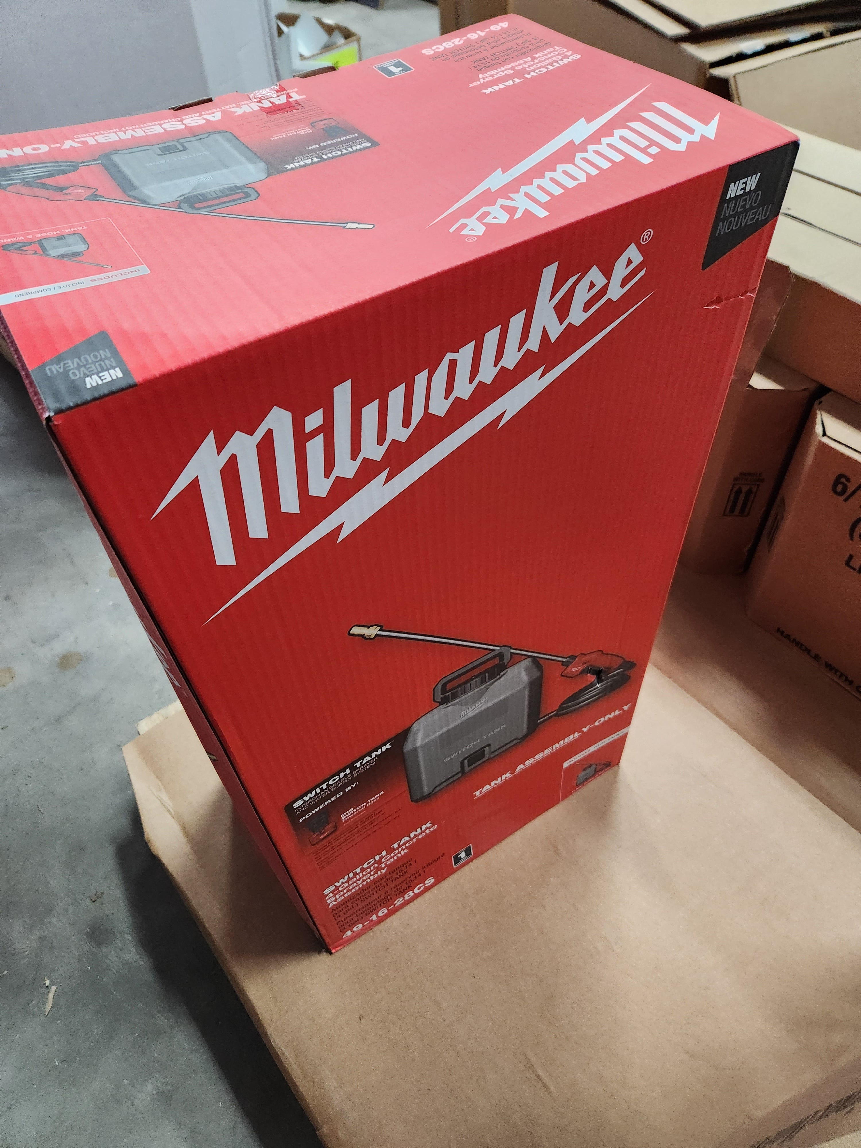 Milwaukee SWITCH TANK™ 4- Gallon Concrete Sprayer Tank Assembly 49-16-28CS