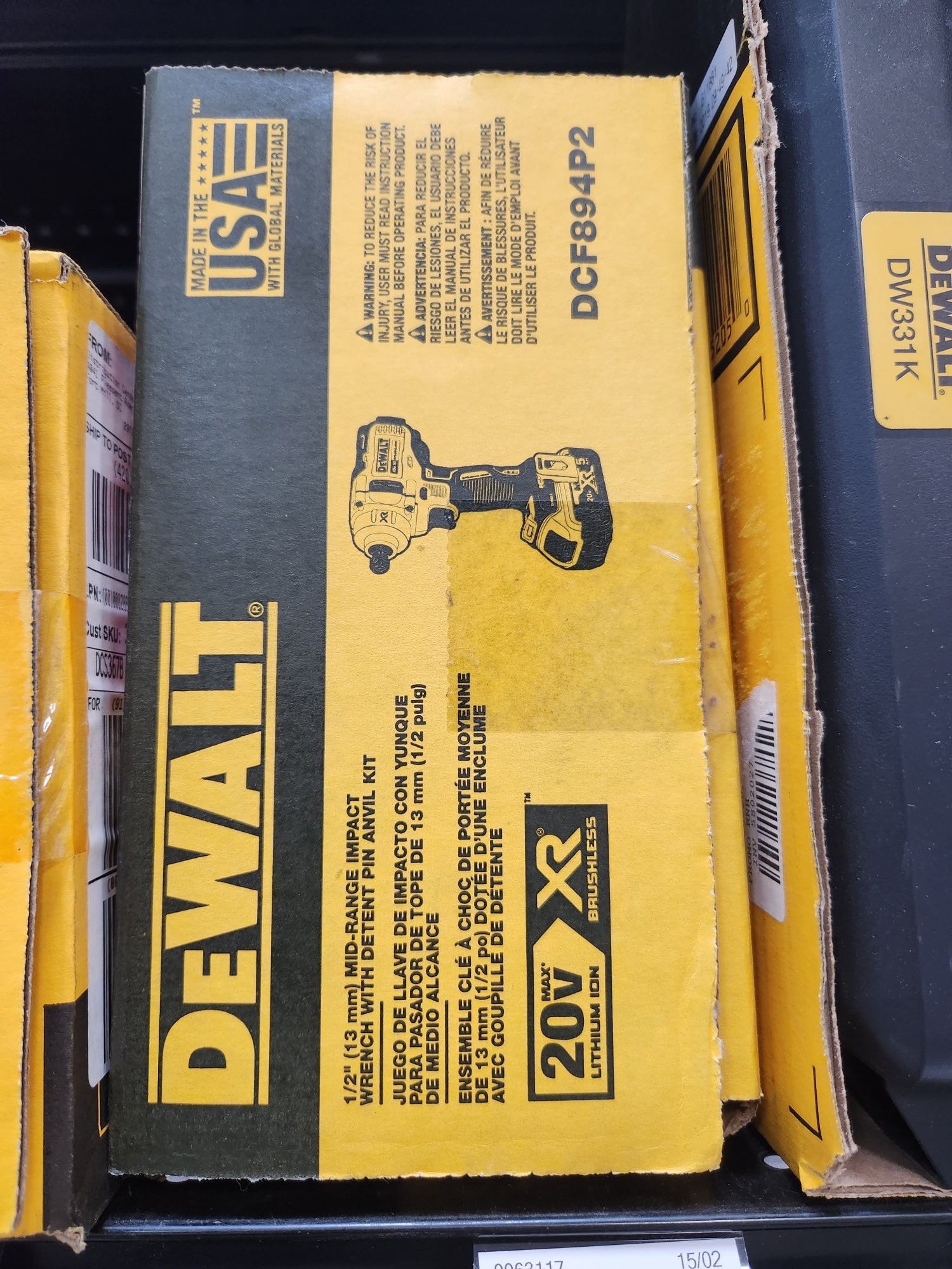 Dewalt 20V MAX* XR® 1/2 in. Mid-Range Cordless Impact Wrench with Detent Pin Anvil Kit -- DCF894P2