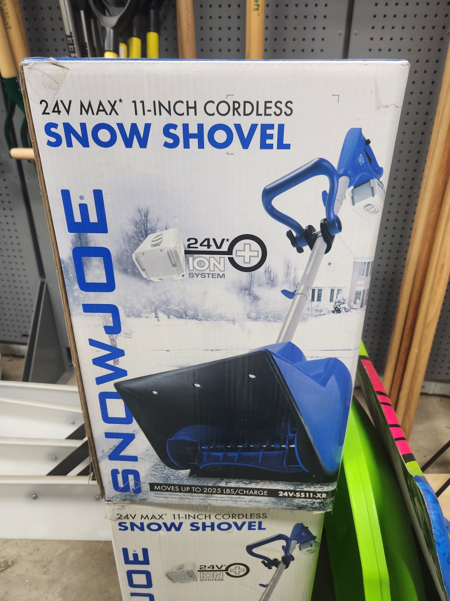 Snow Joe 24V-SS11-XR 24-Volt 11-Inch 5-Ah Cordless Snow Shovel, Kit (w/5-Ah Battery + Quick Charger)