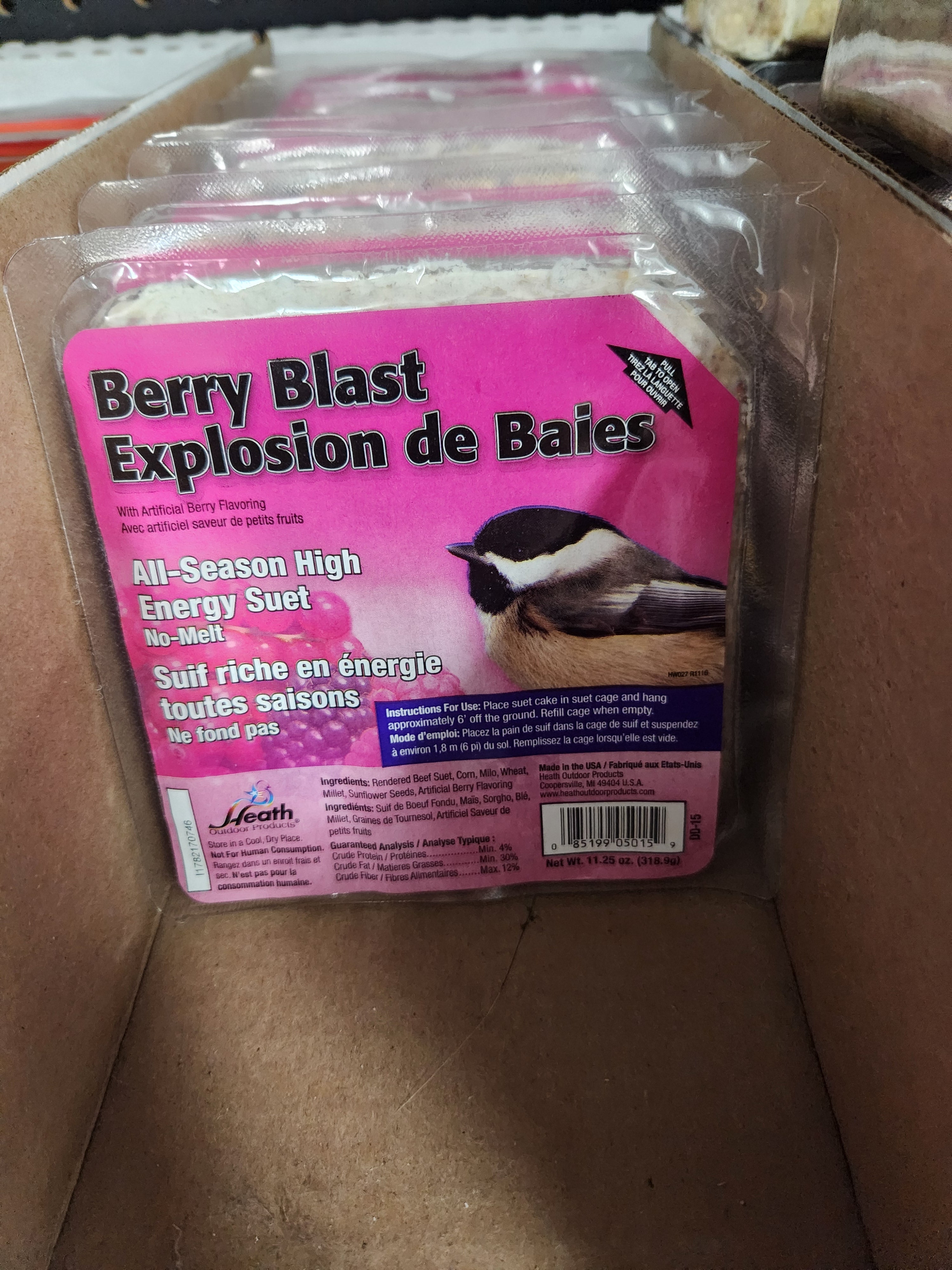 Heath Outdoor Products DD-15 Berry Blast Suet Cake