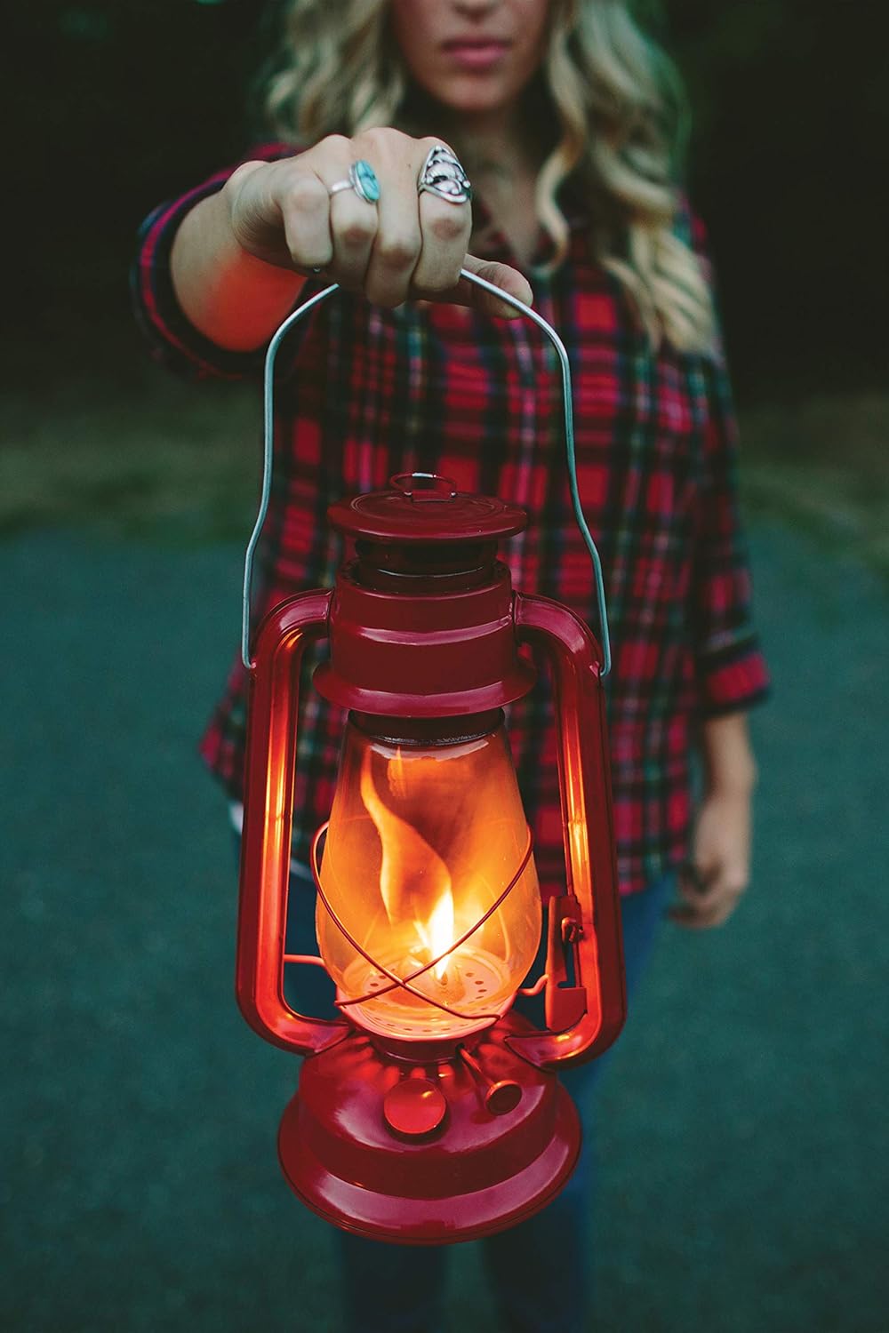 Stansport Hurricane Lantern – 127 Classic Metal Kerosene Oil Lamp with Glass Globe and Adjustable Wick – Portable Emergency Lighting & Decorative Indoor/Outdoor Camping Lantern, Red