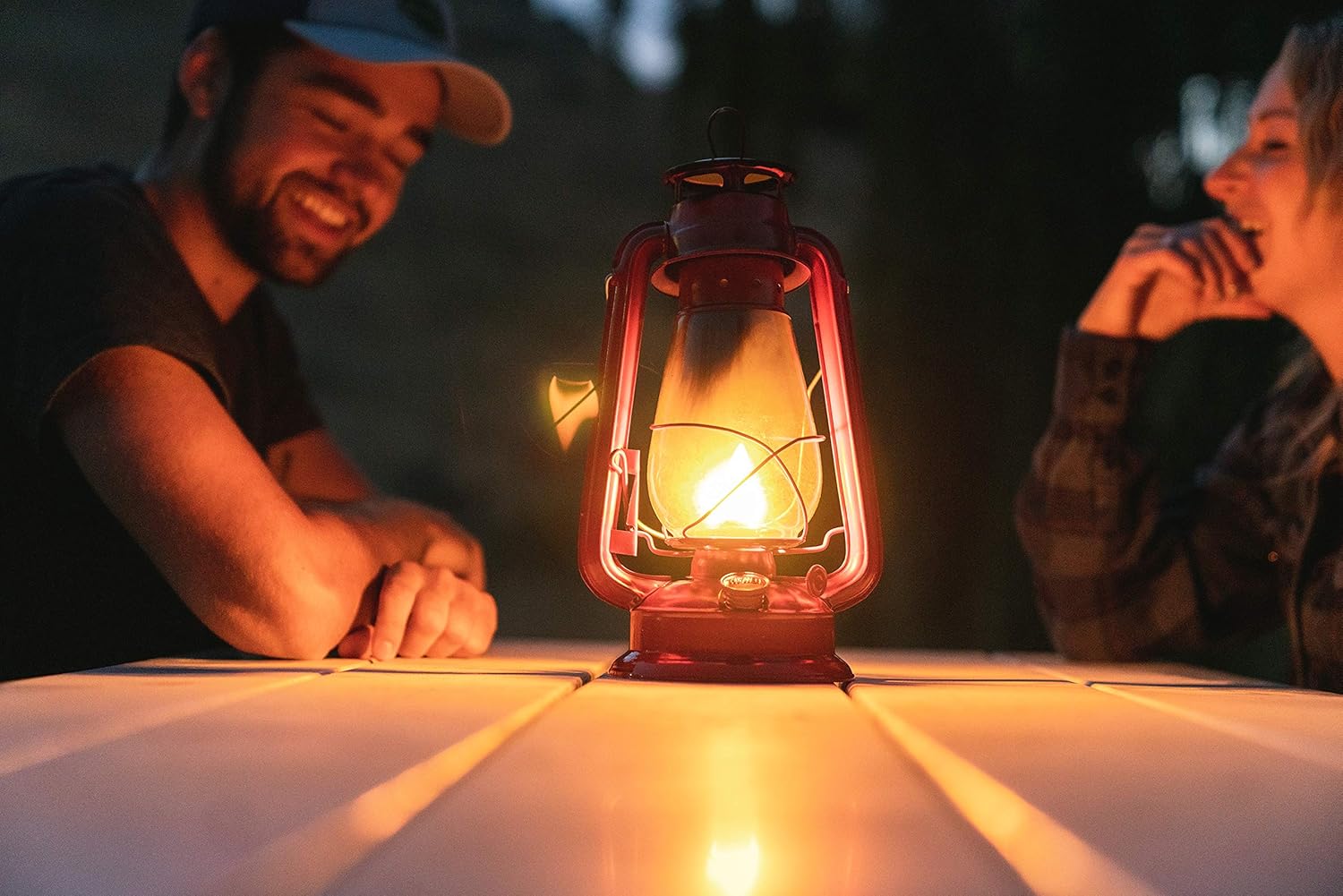 Stansport Hurricane Lantern – 127 Classic Metal Kerosene Oil Lamp with Glass Globe and Adjustable Wick – Portable Emergency Lighting & Decorative Indoor/Outdoor Camping Lantern, Red